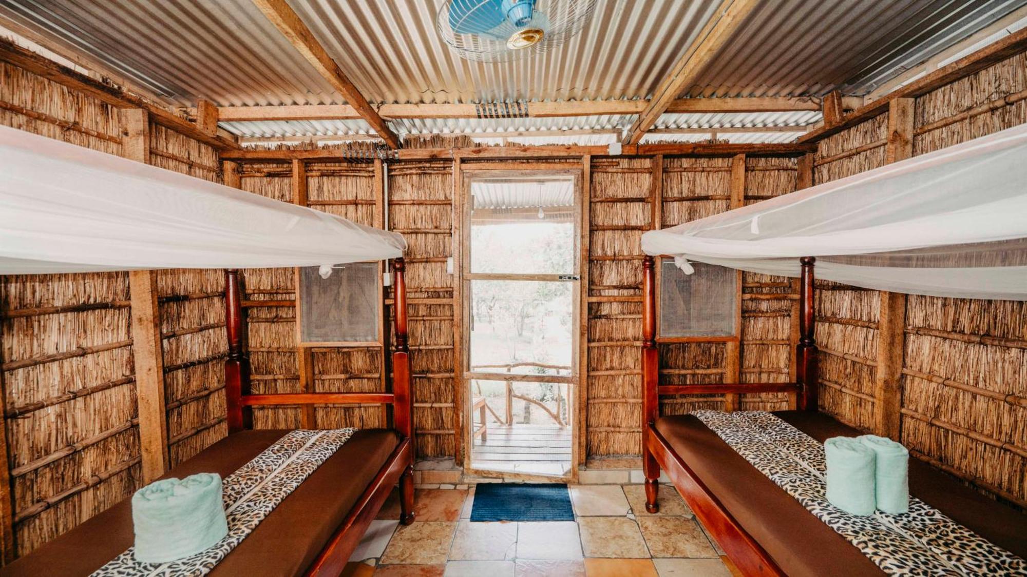 Mama Washindi Lodge Pakwach ภายนอก รูปภาพ