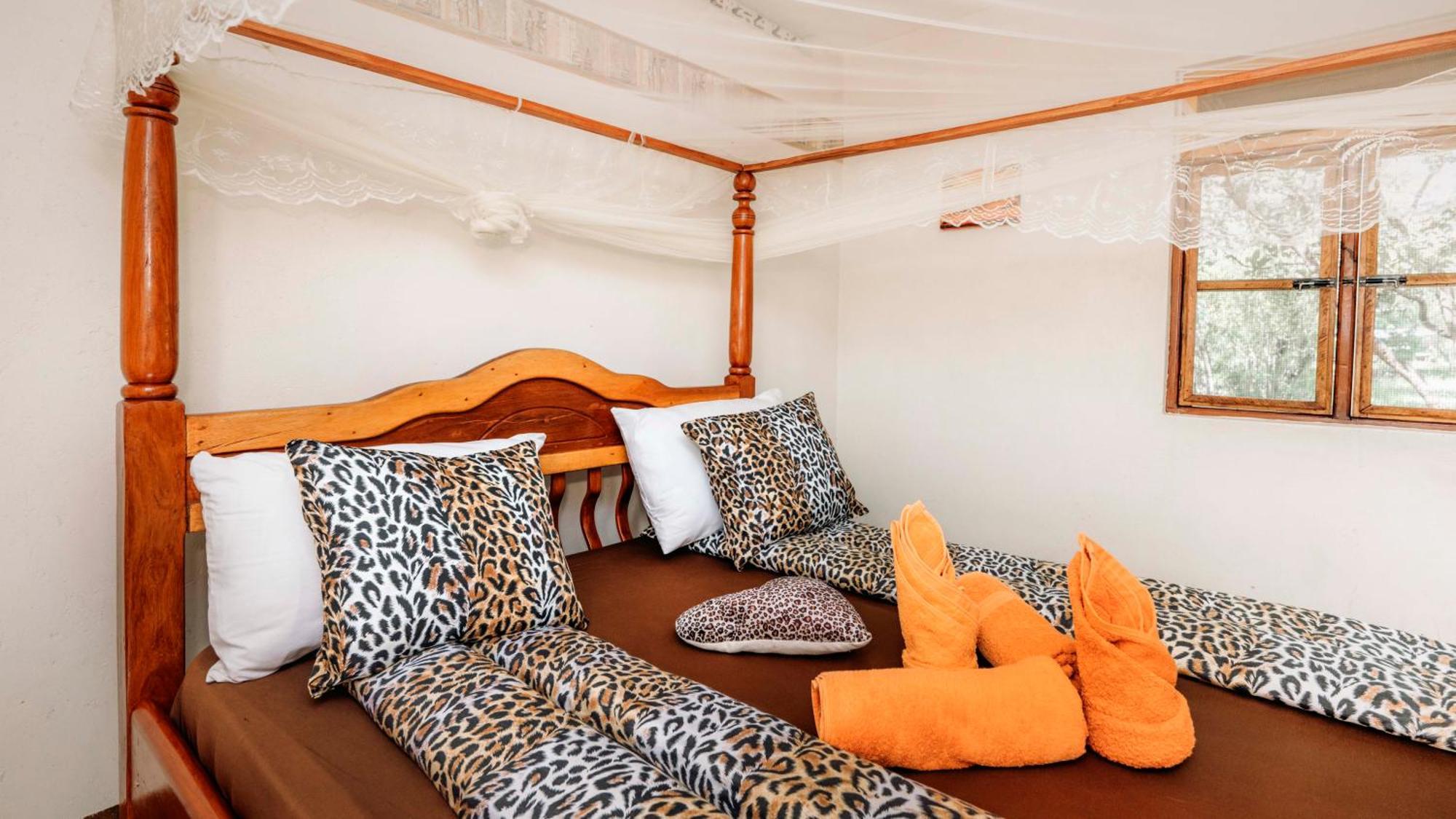 Mama Washindi Lodge Pakwach ภายนอก รูปภาพ
